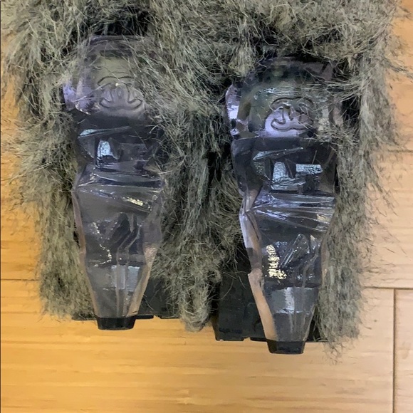 CHANEL 2010 Fantasy Fur Boots - Picture 9 of 9